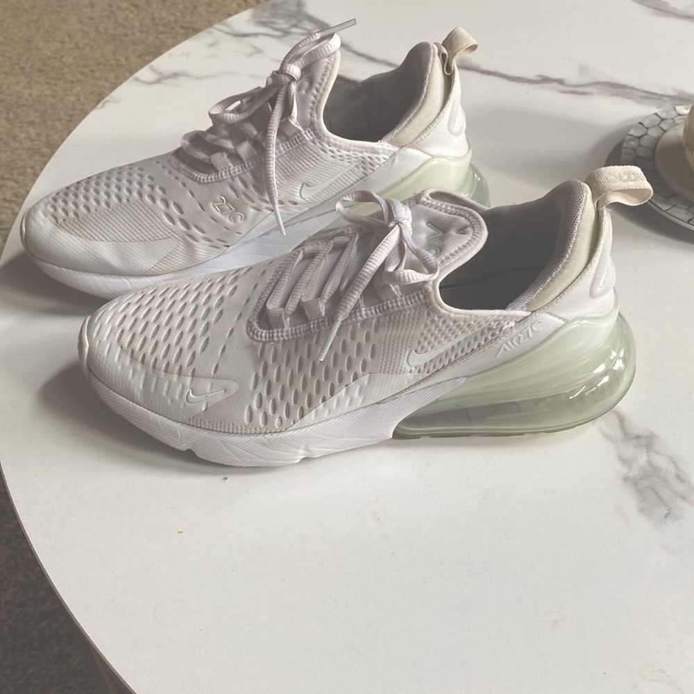 Super cute White  Air Max 270